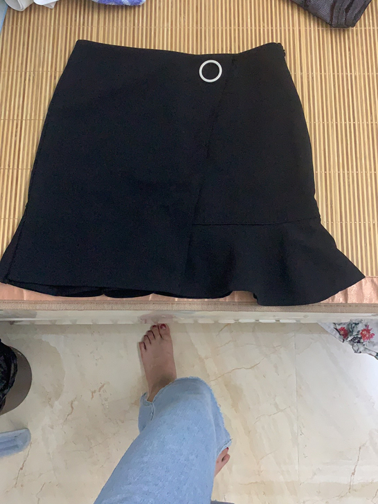 鱼尾包臀半身裙。显瘦。100斤内可穿。只穿...