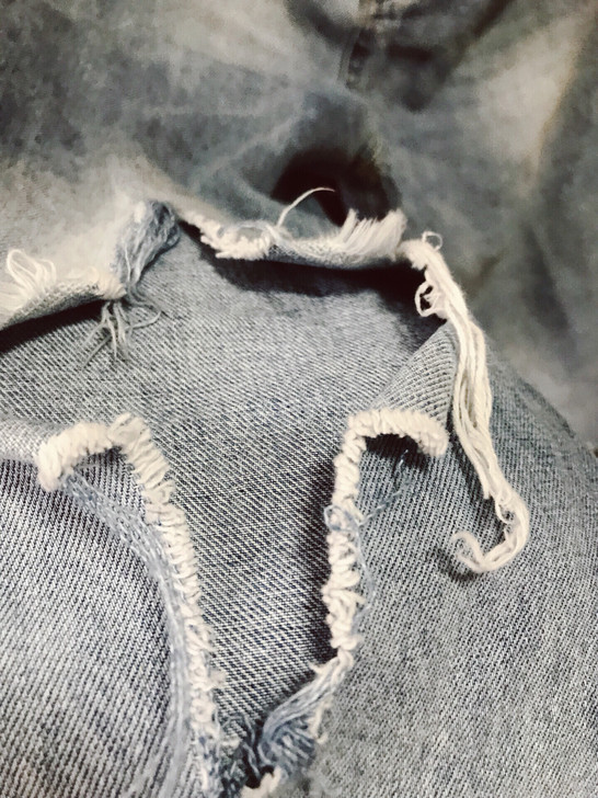 破洞牛仔裤 包邮挺个性的