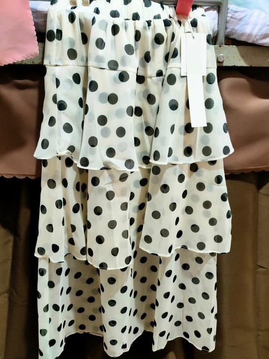 线下实体店全新入的波点半身长裙150r，现...