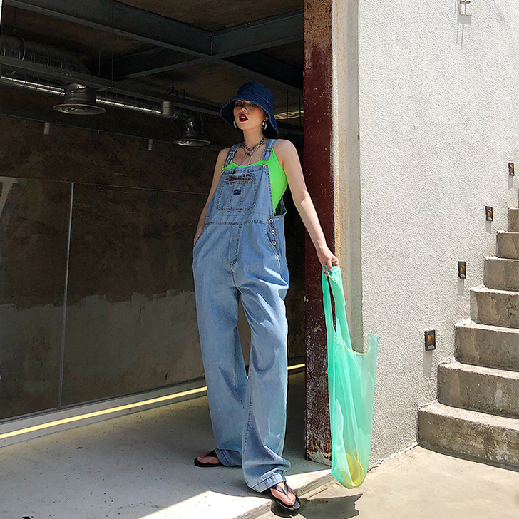 牛仔裤 穿了三四次 还是不太符合个人的风格