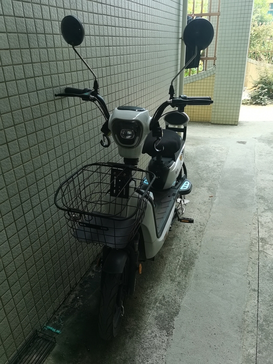 20年10月份买的，五个电瓶，电动自行车，...