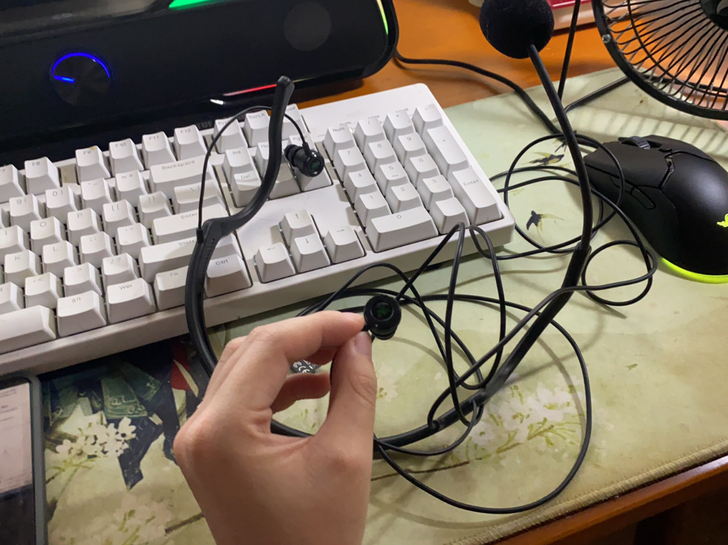 雷蛇火精灵电竞耳机，没有增强器