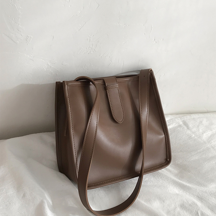 卡乐儿 女士包 新买的 没用过 因为要搬家...