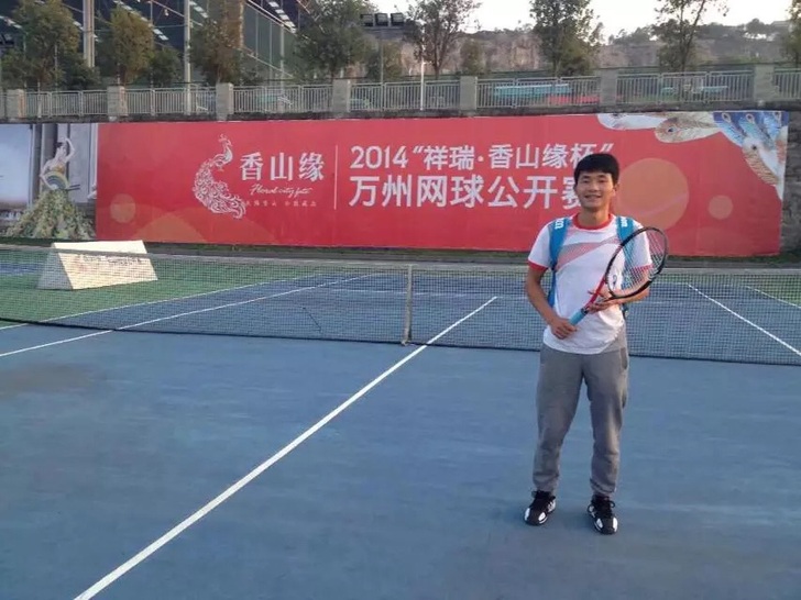 网球教练本人重庆大学网球专业的研究生，重庆...
