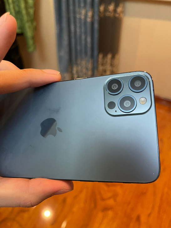 iPhone 12pormax 别人送的激...