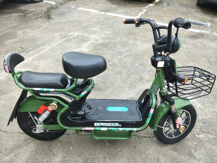 电动车一辆，品牌黑马，成色很新，闲置用不到...