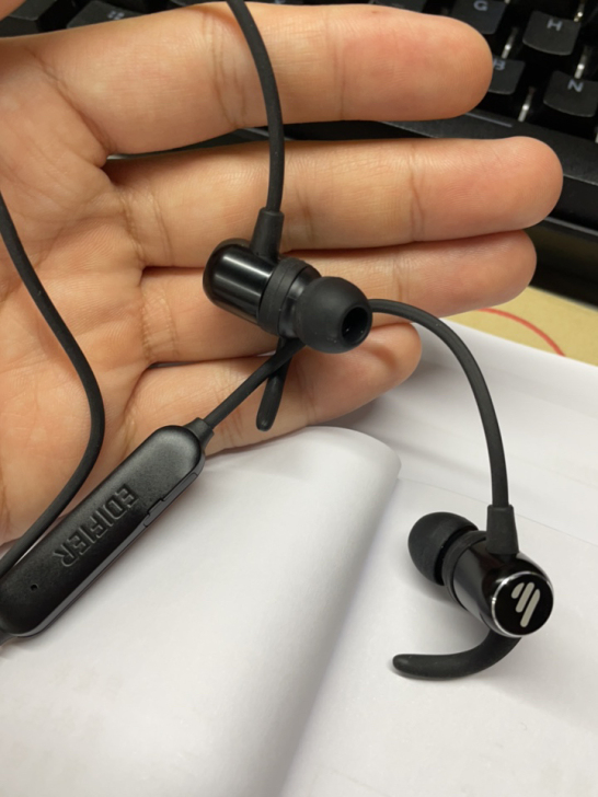 新买的漫步者耳机,连接电脑不兼容,转卖了,...