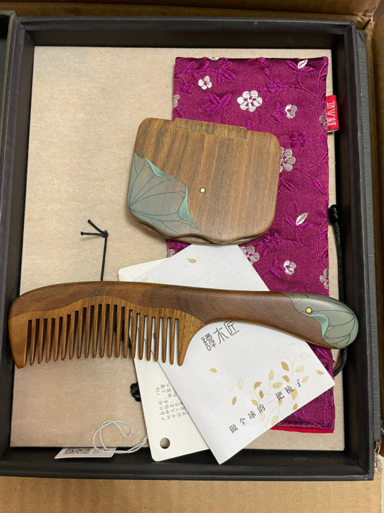 正品谭木匠镜梳套装雨荷，搬家找出来的，无塑...