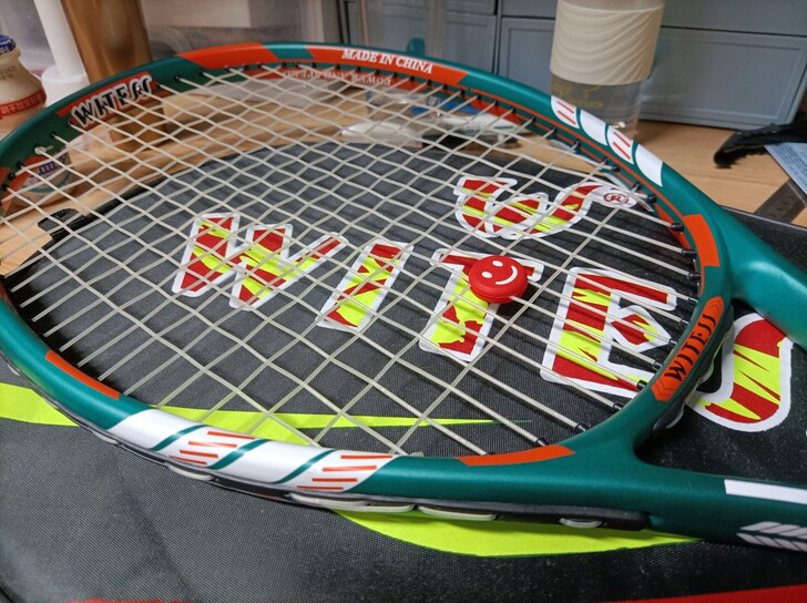 大概六成新，大二学网球用的，但是总是下雨也...