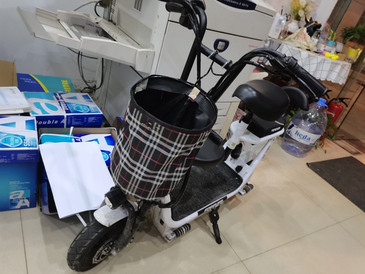 永久电动车，折叠电动车，是锂电池，锂电池是...