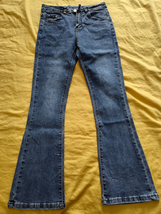 微喇叭牛仔长裤女 微喇修身牛仔裤女