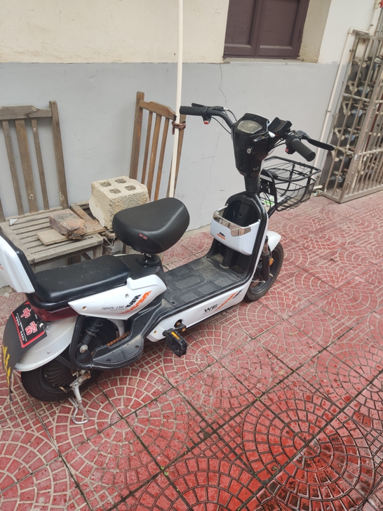 8成新中富电动自行车