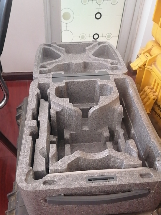 大疆.精灵无人机遥控及箱子