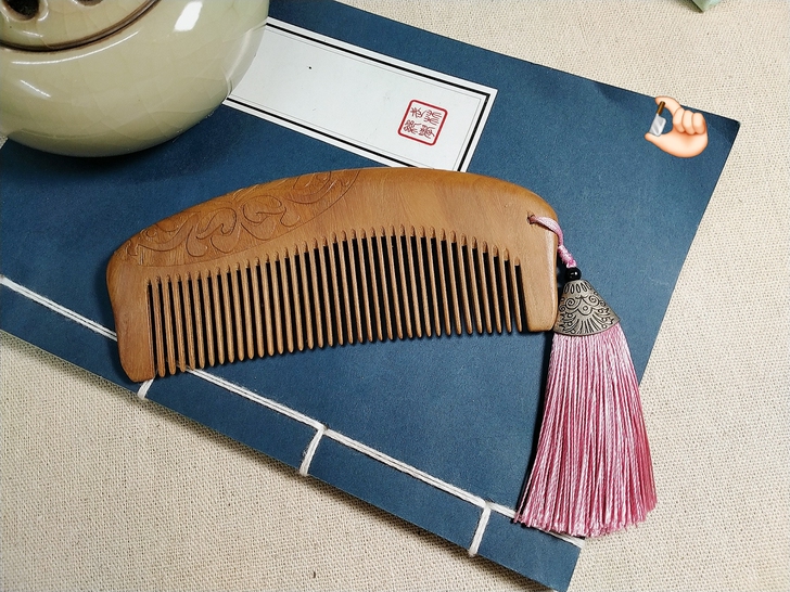 店不开了，绿檀木梳特价处理