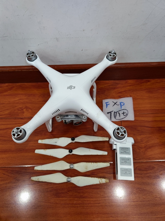 DJI大疆精灵3a炸机处理机身和报废电池th七