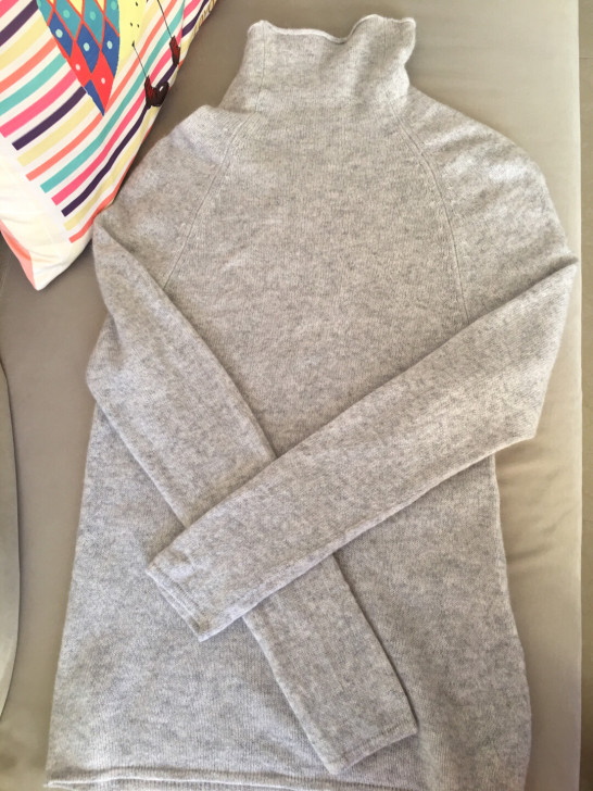 小堆堆领灰色羊绒衫,全新无吊牌,松散织法,...