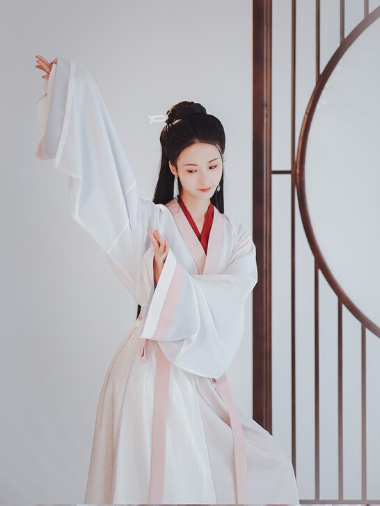 池夏的初夏：凌瑶      穿过两次