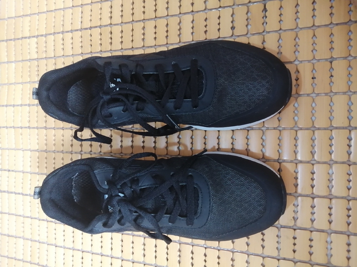 二手男士39码特步休闲运动鞋 鞋子保证正品...