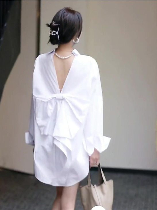 韩版时尚设计款后背蝴蝶结露背衬衫上衣女20...