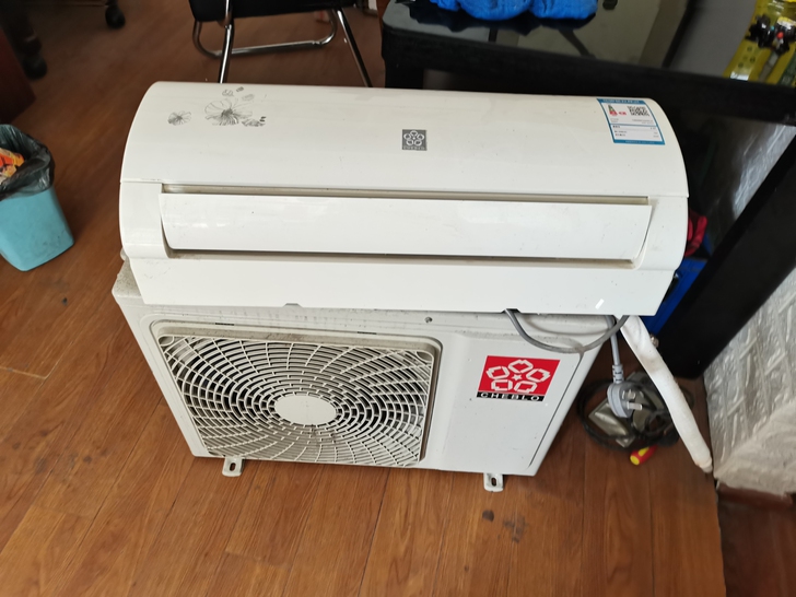 樱花空调一台，1匹的，只限同城交易，上门自提