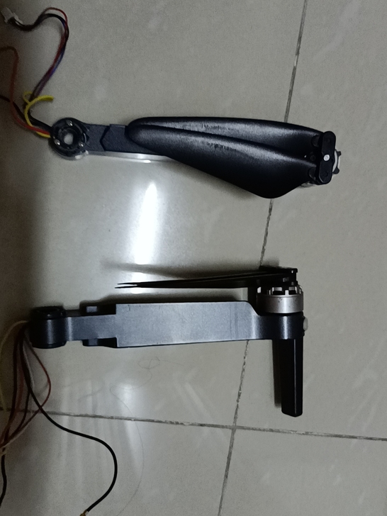 F11机臂两根，右前和右后，功能正常