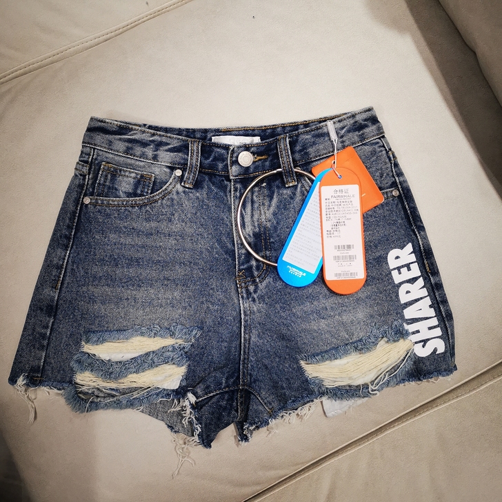 马克华菲做旧女士牛仔短裤全新正品保真，只有...