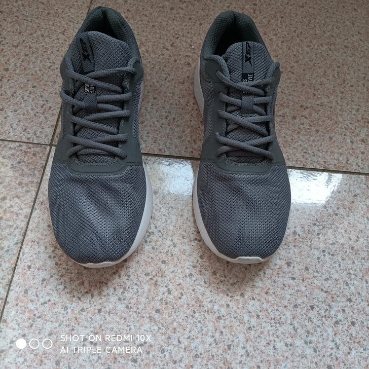 二手鞋特步运动鞋42鞋子保证正品   无开...