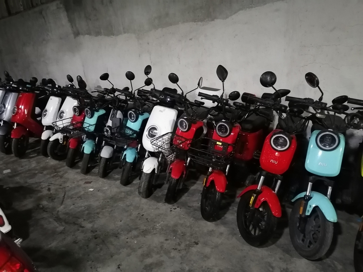 二手电动车。 处理九成新二手电动车爱玛雅迪...