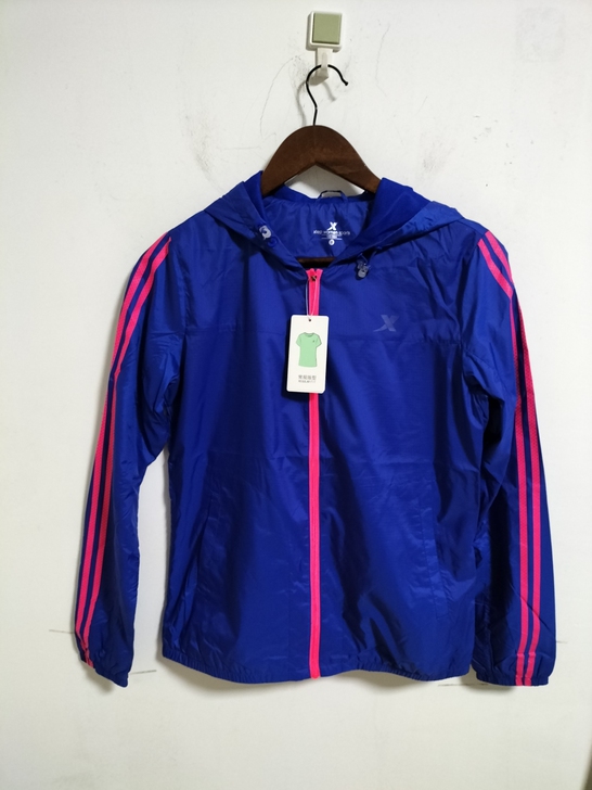 全新特步女款风衣165码m码连帽双层风衣训...