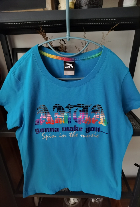 安踏ANTA女款短袖t恤,胸围94,衣长6...