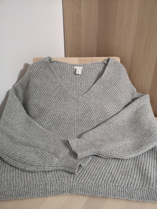 H##amp；amp；M L码 灰色 低领...