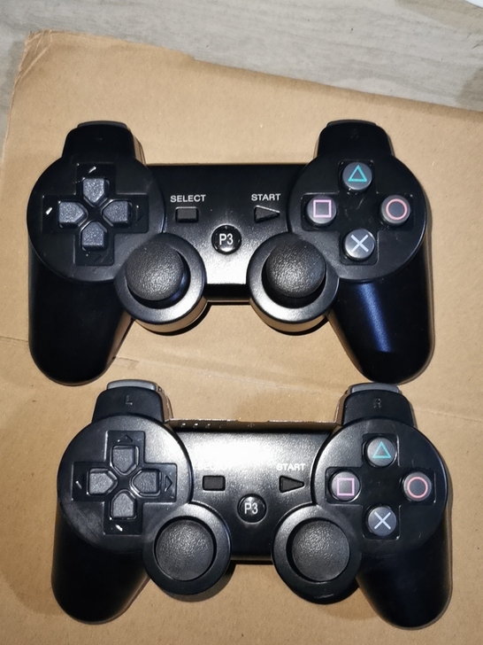 游戏手柄,有点划痕,2个45包邮,需要的拍...