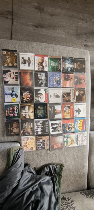 出一些自己不要的CD好多封条还没撕,有说唱...