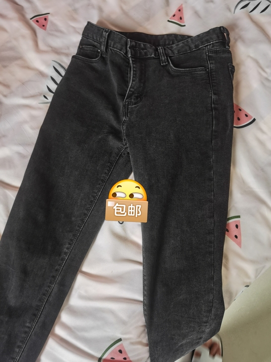 36码灰黑色牛仔裤，新旧程度 ：去年穿过一...