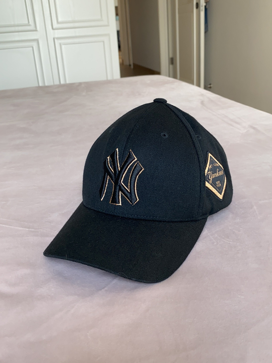 MLB硬顶黑金字母刺绣洋基队棒球帽