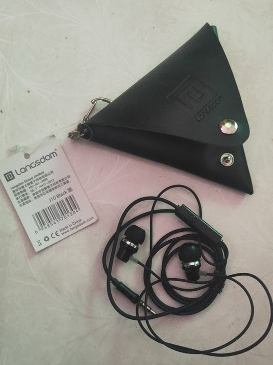 兰士顿耳机，懂的拍，朋友送的全新未用