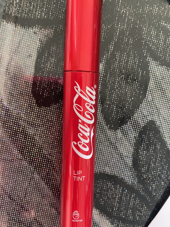 菲诗小铺，限量可口可乐唇釉，05号色仅试用...