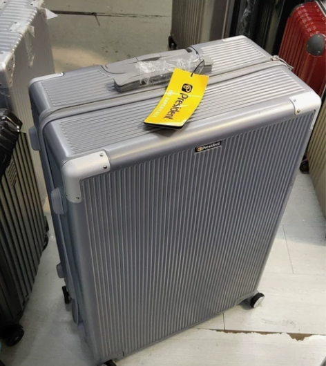 外贸拉链款行李箱28寸拉杆箱大容量原价9百...