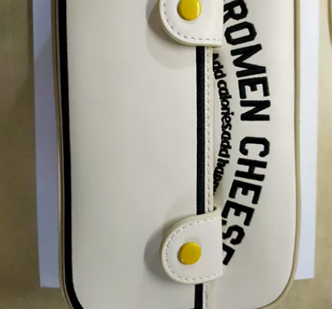 不莱玫的斜挎包，用过两三次，就放着了 感兴...