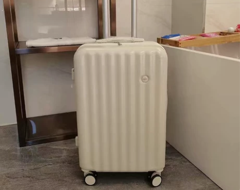 实体店不开了，全新行李箱低价处理，20寸1...