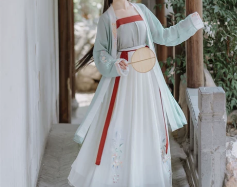 宋裙一套，穿过一次穿一洗一，后面不喜欢退坑...