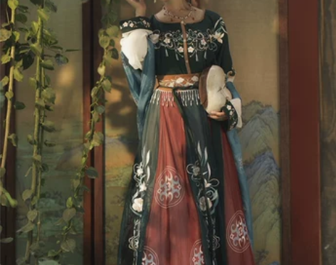 【狂欢价】耀春花瑶归原创汉服女坦领三件套半...