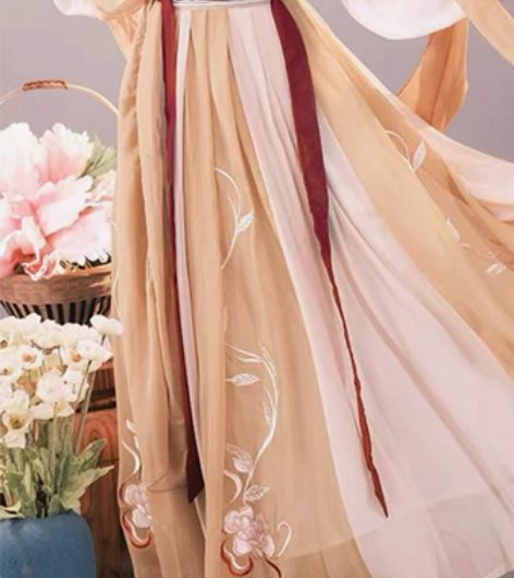 汉服两套一个红色L码一个绿色小马甲的是S码...