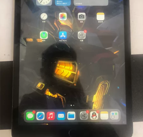 ipad7代，32g国行，屏幕有磕碰，使用...