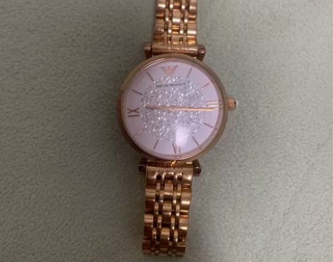 阿玛尼满天星手表正品。盒子不在了,一直没怎...