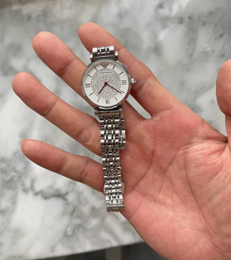 阿玛尼满天星女表 媳妇闲置品 没电了自己换...