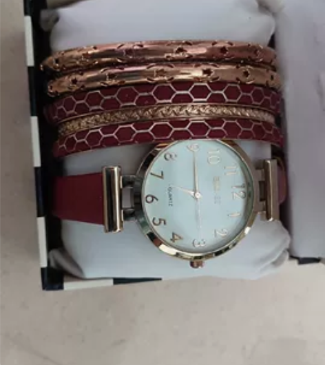 手表手镯一起出，不要了，包邮便宜出，手表需...