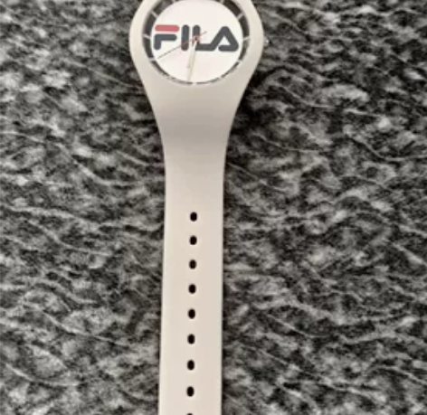 FILA斐乐手表 表面轻微磕到 有明显痕迹