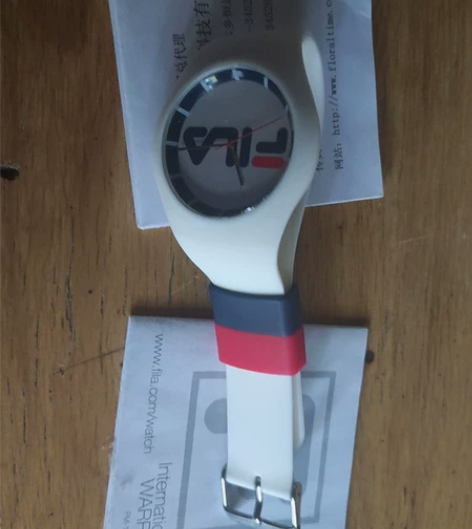 斐乐手表果冻白 正品正品 刚买不到一年 郑...