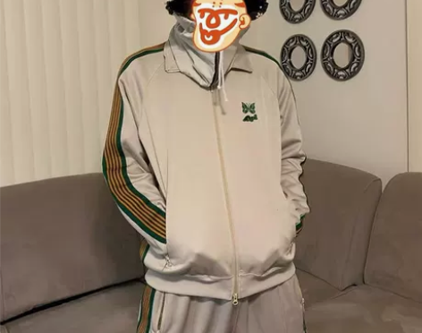 老夫子 needles 米色刺绣蝴蝶 拉链...